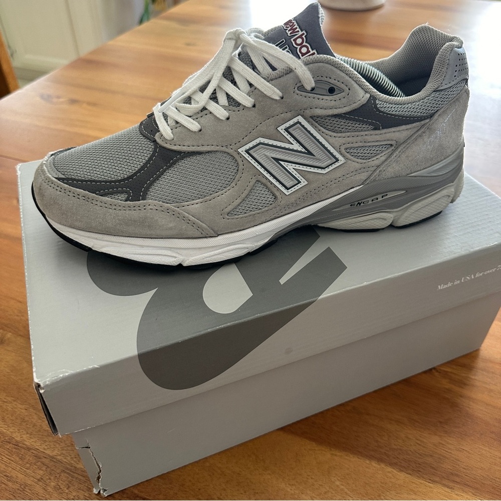 NEW BALANCE 990 V3 - size 10